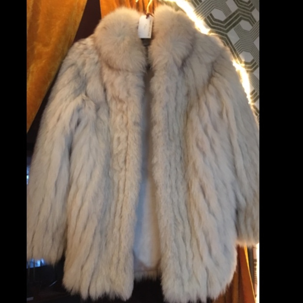 Vintage White fox fur saga coat *like new*